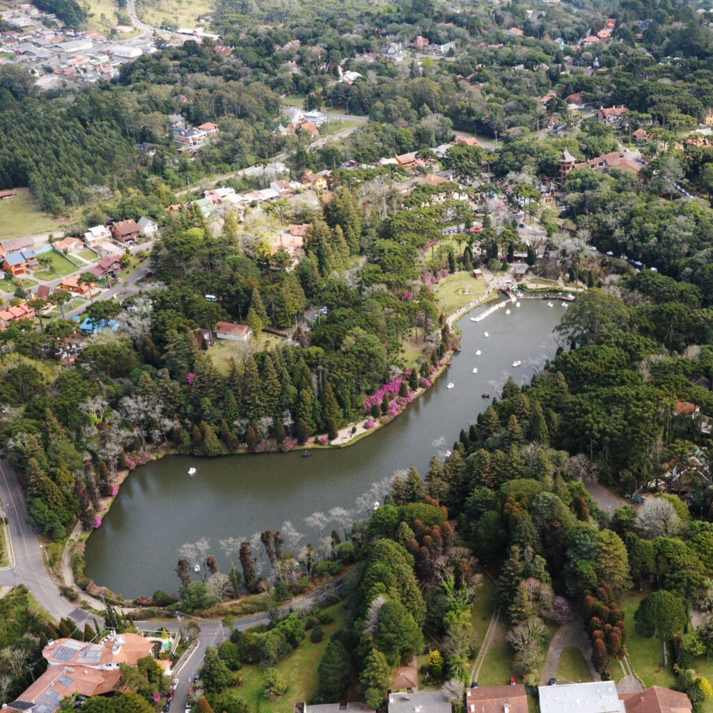 Vista área do Lago Negro, em Gramado (foto de Rafael Cavalli)